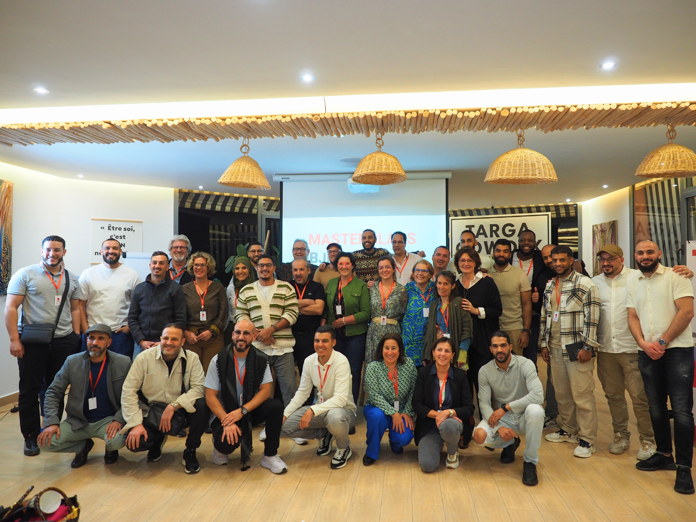 Photo de groupe des participants de la première Masterclass Objectif Maroc à Marrakech, réunis pour entreprendre au Maroc.